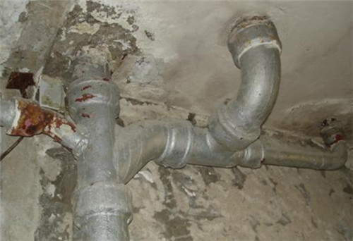 老房子厕所铸铁管漏水怎么办