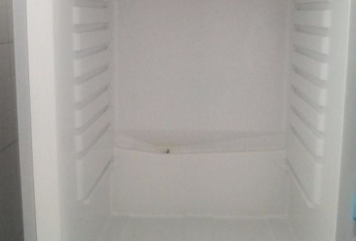 怎么疏通冰箱冷藏室的排水孔